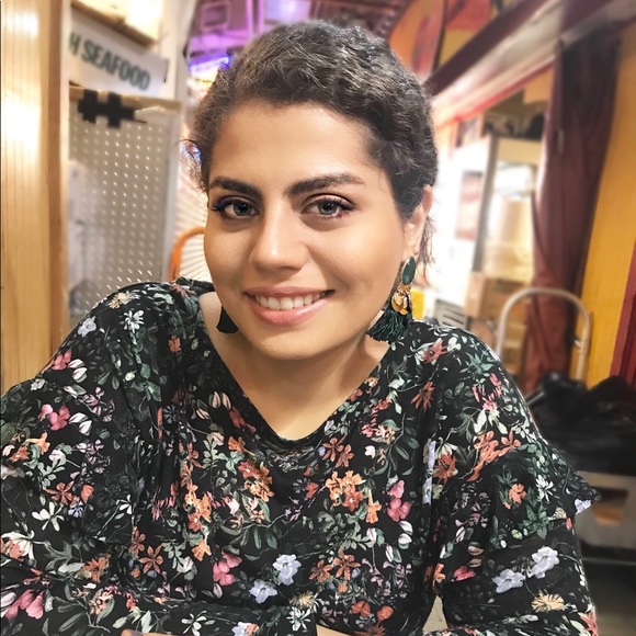 Meet your Posher, Niloofar - Picture 2 of 2